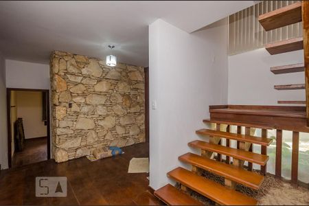 Casa à venda com 500m², 4 quartos e 3 vagasHHall de Entrada - escada