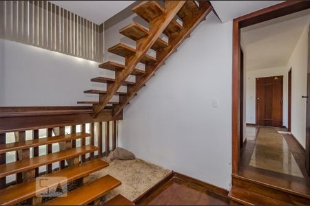 Casa à venda com 500m², 4 quartos e 3 vagasHall de Entrada - escada