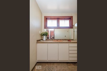 Casa à venda com 500m², 4 quartos e 3 vagasBanheiro da Suíte 2