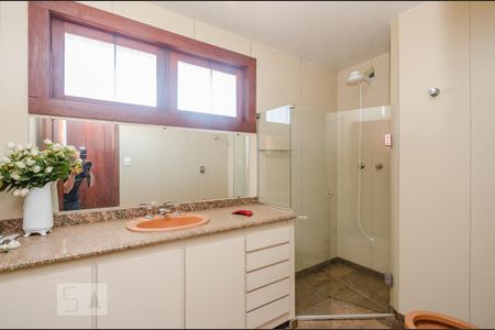 Casa à venda com 500m², 4 quartos e 3 vagasBanheiro da Suíte 2