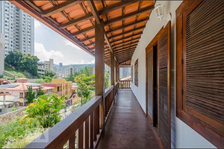 Casa à venda com 500m², 4 quartos e 3 vagasvaranda