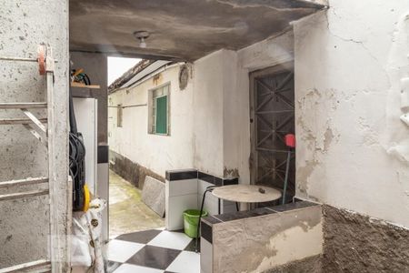 Casa à venda com 252m², 2 quartos e 5 vagasCorredor lateral externo