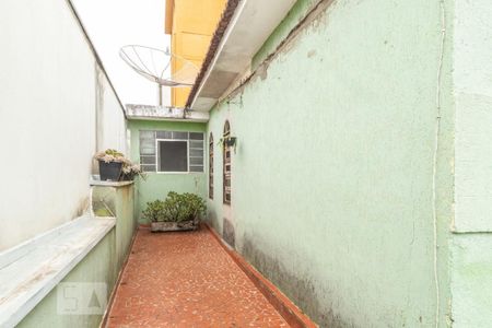 Casa à venda com 252m², 2 quartos e 5 vagasCorredor lateral externo