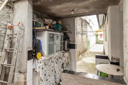 Casa à venda com 252m², 2 quartos e 5 vagasCorredor lateral externo