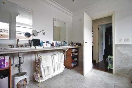 Casa à venda com 750m², 4 quartos e 6 vagasBanheiro da suíte 3