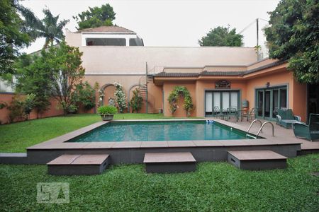 Casa à venda com 750m², 4 quartos e 6 vagasÁrea Externa