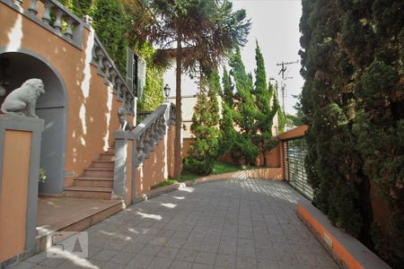 Casa à venda com 750m², 4 quartos e 6 vagasÁrea Externa