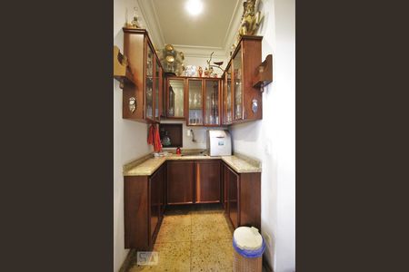 Casa à venda com 750m², 4 quartos e 6 vagasCorredor