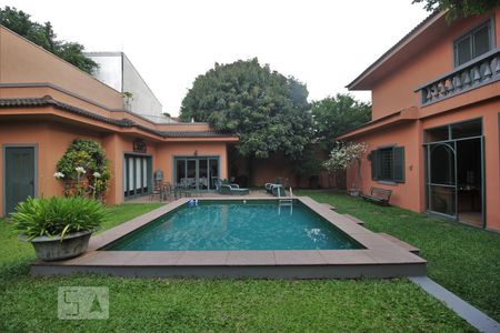 Casa à venda com 750m², 4 quartos e 6 vagasÁrea Externa