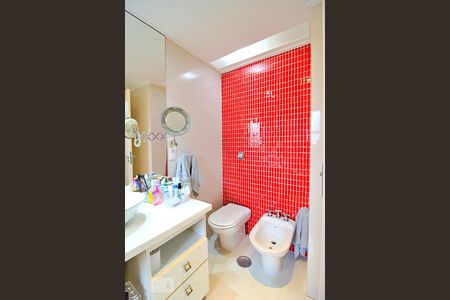 Apartamento à venda com 195m², 4 quartos e 4 vagasBanheiro da Suíte 1