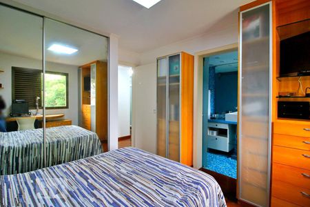 Apartamento à venda com 195m², 4 quartos e 4 vagasSuíte 2