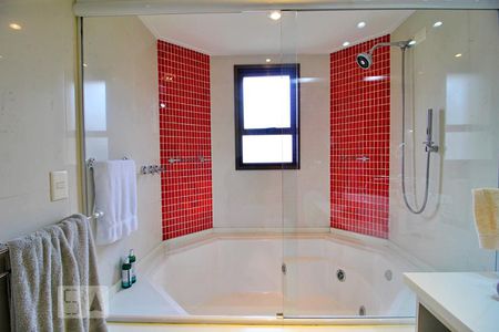 Apartamento à venda com 195m², 4 quartos e 4 vagasBanheiro da Suíte 1