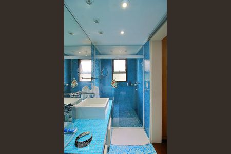 Apartamento à venda com 195m², 4 quartos e 4 vagasBanheiro da Suíte 2