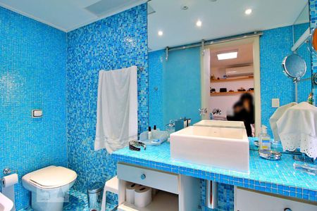 Apartamento à venda com 195m², 4 quartos e 4 vagasBanheiro da Suíte 2