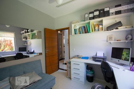 Casa de condomínio à venda com 250m², 3 quartos e 5 vagas Casa de condomínio à venda com 250m², 3 quartos e 5 vagasSuíte 2