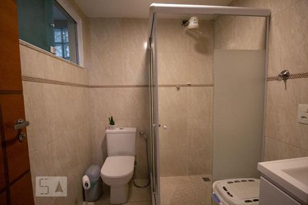 Casa de condomínio à venda com 250m², 3 quartos e 5 vagas Casa de condomínio à venda com 250m², 3 quartos e 5 vagasBanheiro da Suíte 1