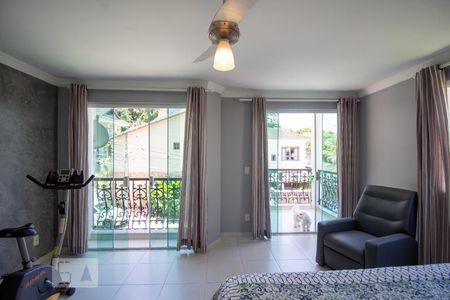 Casa de condomínio à venda com 250m², 3 quartos e 5 vagas Casa de condomínio à venda com 250m², 3 quartos e 5 vagasSuíte 3