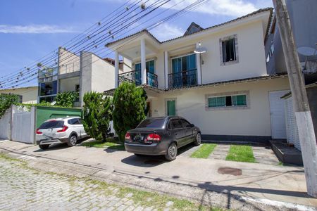 Casa de condomínio à venda com 250m², 3 quartos e 5 vagas Casa de condomínio à venda com 250m², 3 quartos e 5 vagasFachada da Casa