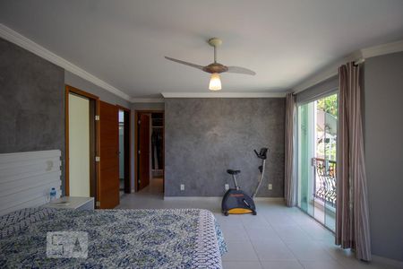 Casa de condomínio à venda com 250m², 3 quartos e 5 vagas Casa de condomínio à venda com 250m², 3 quartos e 5 vagasSuíte 3