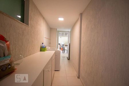 Casa de condomínio à venda com 250m², 3 quartos e 5 vagas Casa de condomínio à venda com 250m², 3 quartos e 5 vagasÁrea de Serviço