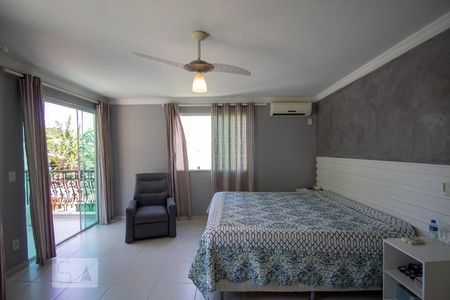 Casa de condomínio à venda com 250m², 3 quartos e 5 vagas Casa de condomínio à venda com 250m², 3 quartos e 5 vagasSuíte 3