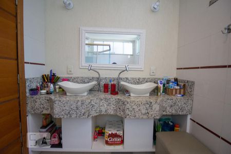 Casa de condomínio à venda com 250m², 3 quartos e 5 vagas Casa de condomínio à venda com 250m², 3 quartos e 5 vagasBanheiro da Suíte 3