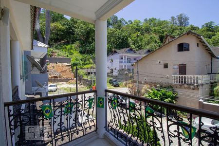 Casa de condomínio à venda com 250m², 3 quartos e 5 vagas Casa de condomínio à venda com 250m², 3 quartos e 5 vagasVaranda da Suíte 3