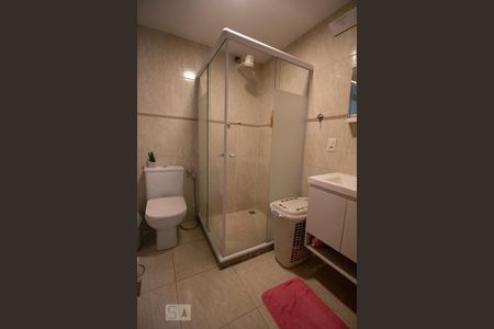 Casa de condomínio à venda com 250m², 3 quartos e 5 vagas Casa de condomínio à venda com 250m², 3 quartos e 5 vagasBanheiro da Suíte 1