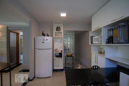 Casa de condomínio à venda com 250m², 3 quartos e 5 vagas Casa de condomínio à venda com 250m², 3 quartos e 5 vagasCozinha