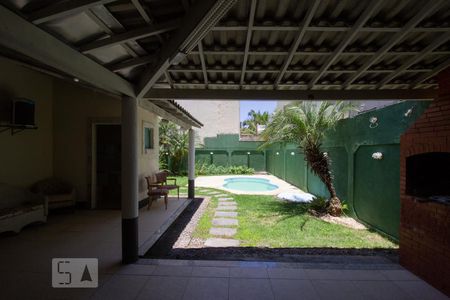 Casa de condomínio à venda com 250m², 3 quartos e 5 vagas Casa de condomínio à venda com 250m², 3 quartos e 5 vagasQuintal