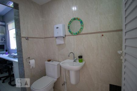 Casa de condomínio à venda com 250m², 3 quartos e 5 vagas Casa de condomínio à venda com 250m², 3 quartos e 5 vagasBanheiro da Suíte 2