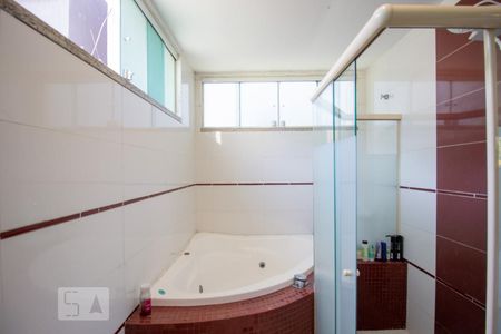 Casa de condomínio à venda com 250m², 3 quartos e 5 vagas Casa de condomínio à venda com 250m², 3 quartos e 5 vagasBanheiro da Suíte 3