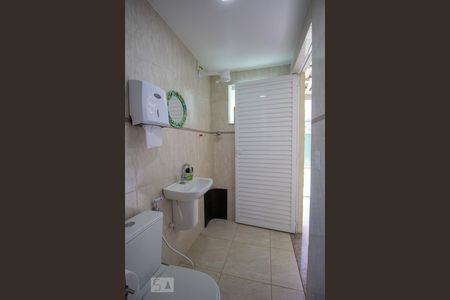 Casa de condomínio à venda com 250m², 3 quartos e 5 vagas Casa de condomínio à venda com 250m², 3 quartos e 5 vagasBanheiro da Suíte 2