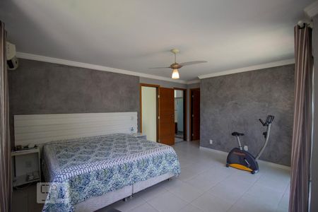 Casa de condomínio à venda com 250m², 3 quartos e 5 vagas Casa de condomínio à venda com 250m², 3 quartos e 5 vagasSuíte 3