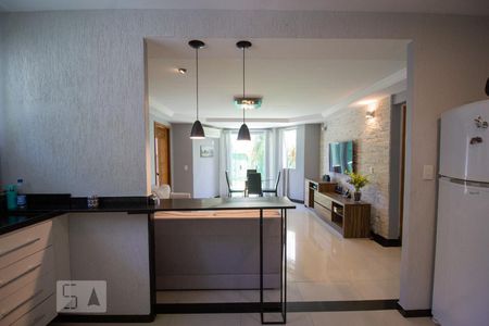 Casa de condomínio à venda com 250m², 3 quartos e 5 vagas Casa de condomínio à venda com 250m², 3 quartos e 5 vagasCozinha