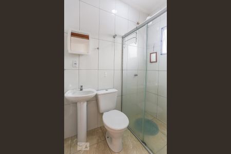 Banheiro de kitnet/studio para alugar com 1 quarto, 18m² em Vila Butantã, São Paulo