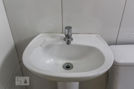 Banheiro de kitnet/studio para alugar com 1 quarto, 18m² em Vila Butantã, São Paulo