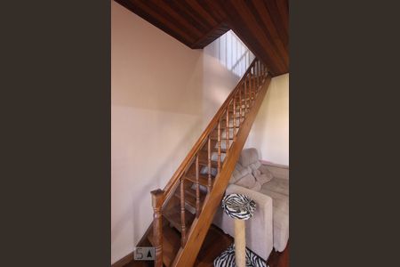Casa à venda com 80m², 4 quartos e 4 vagas Casa à venda com 80m², 4 quartos e 4 vagasESCADAS