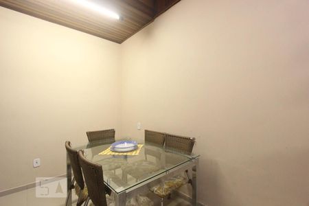Casa à venda com 80m², 4 quartos e 4 vagas Casa à venda com 80m², 4 quartos e 4 vagasCOZINHA
