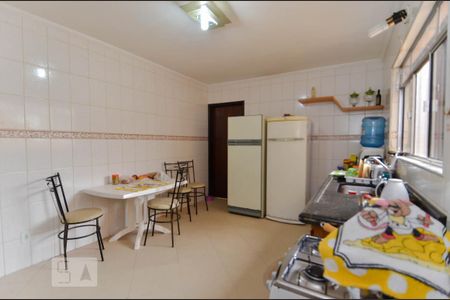 Casa à venda com 150m², 3 quartos e 4 vagas Casa à venda com 150m², 3 quartos e 4 vagasCozinha