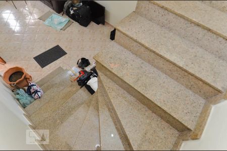 Casa à venda com 150m², 3 quartos e 4 vagas Casa à venda com 150m², 3 quartos e 4 vagasEscada da Sala