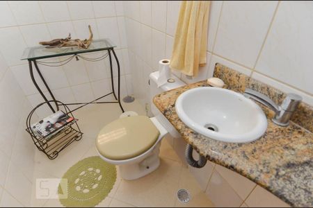 Casa à venda com 150m², 3 quartos e 4 vagas Casa à venda com 150m², 3 quartos e 4 vagasBanheiro Social