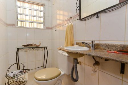 Casa à venda com 150m², 3 quartos e 4 vagas Casa à venda com 150m², 3 quartos e 4 vagasBanheiro Social