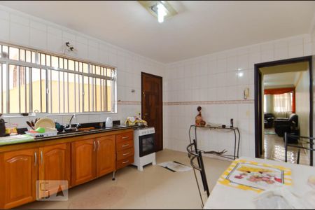 Casa à venda com 150m², 3 quartos e 4 vagas Casa à venda com 150m², 3 quartos e 4 vagasCozinha