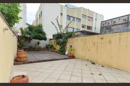 Casa à venda com 150m², 3 quartos e 4 vagas Casa à venda com 150m², 3 quartos e 4 vagasQuintal