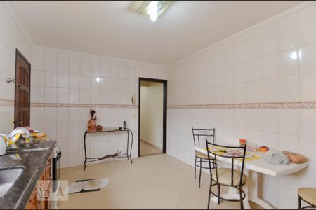 Casa à venda com 150m², 3 quartos e 4 vagas Casa à venda com 150m², 3 quartos e 4 vagasCozinha