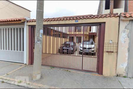 Casa à venda com 150m², 3 quartos e 4 vagas Casa à venda com 150m², 3 quartos e 4 vagasFachada
