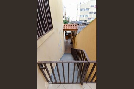 Casa à venda com 150m², 3 quartos e 4 vagas Casa à venda com 150m², 3 quartos e 4 vagasEscada do Quintal