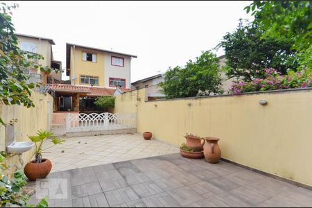 Casa à venda com 150m², 3 quartos e 4 vagas Casa à venda com 150m², 3 quartos e 4 vagasQuintal