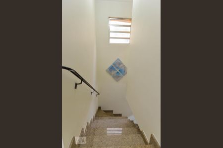 Casa à venda com 150m², 3 quartos e 4 vagas Casa à venda com 150m², 3 quartos e 4 vagasEscada da Sala